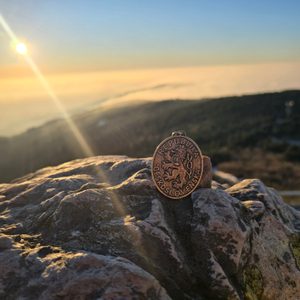 ČESKOSLOVENSKÝ HRANIČNÍ SLOUP, PŘÍVĚSEK, STAROMOSAZ - VŠECHNY AMULETY, VLASTNÍ VÝROBA - ŠPERKY