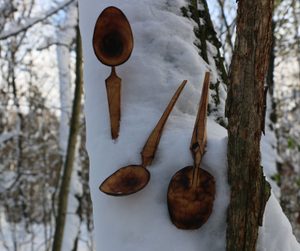 BETULA, VYŘEZÁVANÁ LŽIČKA Z BŘÍZY, OPÁLENÁ - DOBOVÉ STOLOVÁNÍ, LŽIČKY{% if kategorie.adresa_nazvy[0] != zbozi.kategorie.nazev %} - DŘEVO - VÝROBKY A OBRAZY{% endif %}