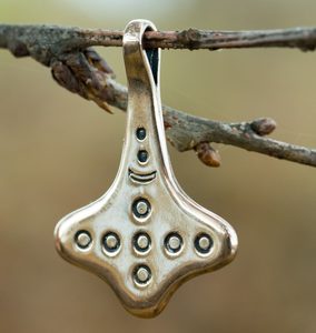 THOROVO KLADIVO, NORSKO, BRONZ - PŘÍVĚSKY - ŠPERKY