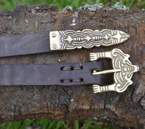 BORRE, VIKINGSKÝ PÁSEK, HNĚDÝ - OPASKY Z KŮŽE - SEDLÁŘSTVÍ