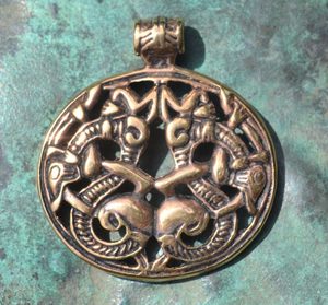 VIKINSKÝ AMULET, BORRE STYL, BRONZ - PŘÍVĚSKY - ŠPERKY