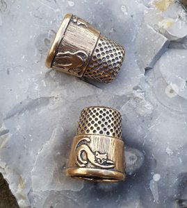 KOČKY, NÁPRSTEK BRONZ - DROBNÉ BRONZOVÉ ŠPERKY - ŠPERKY