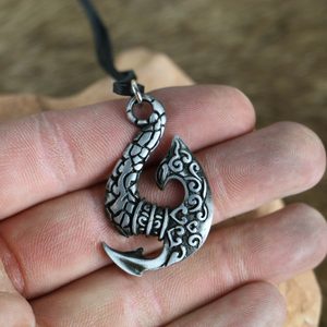 HEI MATAU, MAORSKÝ HÁČEK, PŘÍVĚŠEK - STŘEDOVĚKÉ AMULETY - ŠPERKY