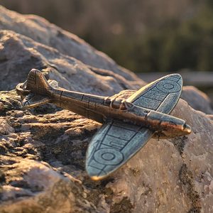 HISTORICKÝ PŘÍVĚŠEK LETADLO SUPERMARINE SPITFIRE, STAROMOSAZ - VŠECHNY AMULETY, VLASTNÍ VÝROBA - ŠPERKY