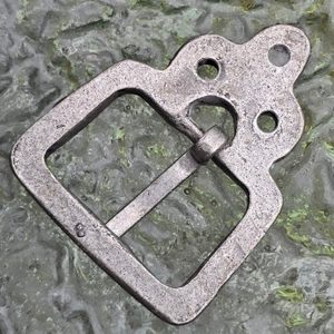 SPONA NA OPASEK, VELKÁ MORAVA, X. STOL, ZINEK - SPONY A KOVÁNÍ - SEDLÁŘSTVÍ