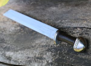 SIGRUNN, ZDOBENÝ SEAX - SAXY, DLOUHÉ NOŽE{% if kategorie.adresa_nazvy[0] != zbozi.kategorie.nazev %} - MEČE, NOŽE, DÝKY, SEKERY, LUKY{% endif %}