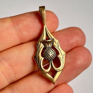 ALBA - SKOTSKÝ BODLÁK, PŘÍVĚŠEK, BRONZ - PŘÍVĚSKY - ŠPERKY