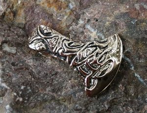 VIKINGSKÁ SEKERA, BRONZOVÝ TALISMAN - VIKINGSKÉ AMULETY - ŠPERKY