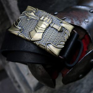 STEEL FIST, PŘEZKA NA OPASEK, MOSAZ - SPONY A KOVÁNÍ - SEDLÁŘSTVÍ
