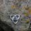TRIQUETRA, STŘÍBRNÝ NÁHRDELNÍK S GRANÁTEM, AG 925 - NÁHRDELNÍKY - STŘÍBRNÉ ŠPERKY