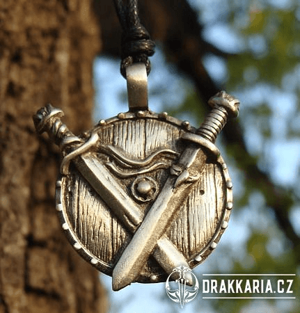 VÁLEČNICKÝ AMULET, ŠTÍT A MEČE