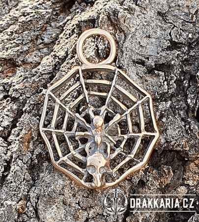 PAVUČINA S PAVOUKEM AMULET BRONZ