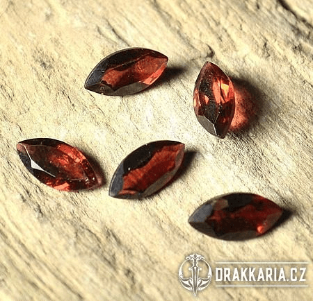 GRANÁT - ALMANDIN, DOLY ORRISA, FACETOVANÝ, MARKÝZA, 8 X 4 MM