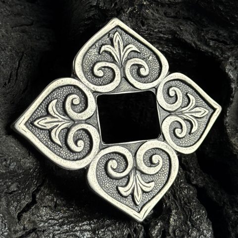 VIKINGSKÉ KOVÁNÍ NA KOŽENOU BRAŠNU, BORRE STYL, STAROSTŘÍBRO