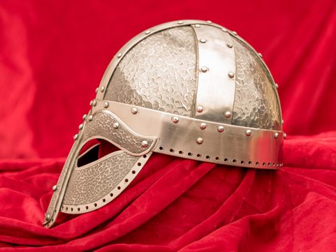 NJAL, VIKINGSKÁ PŘILBA