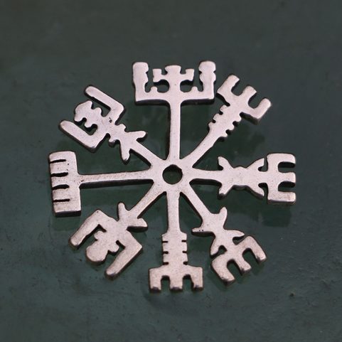 VEGVÍSIR, ISLANDSKÁ OCHRANNÁ RUNA, STŘÍBRNÝ PŘÍVĚSEK, AG 925