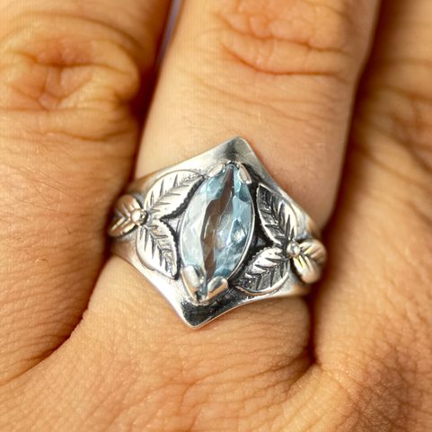SHAMROCK, STŘÍBRNÝ PRSTEN, TOPAZ, AG 925