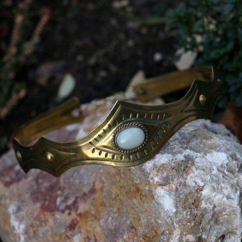 DRAČÍ OKO, MOSAZNÁ KORUNKA AVENTURÍN