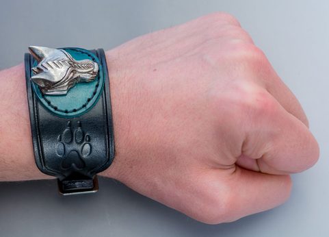 WARG - VLK, KOŽENÝ NÁRAMEK S VLKEM