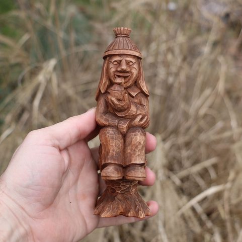 VODNÍK, DŘEVĚNÁ VYŘEZÁVANÁ FIGURKA Z VALAŠSKA 16 CM