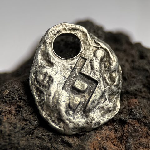 JERA, RUNOVÝ AMULET