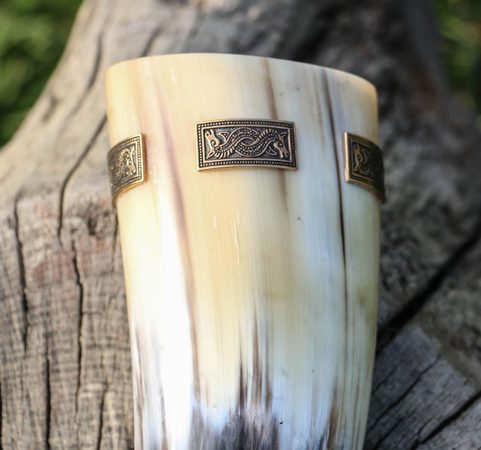 IVAR, HONOSNÝ VIKINSKÝ ROH NA PITÍ, BRONZOVÉ KOVÁNÍ 0.5 L