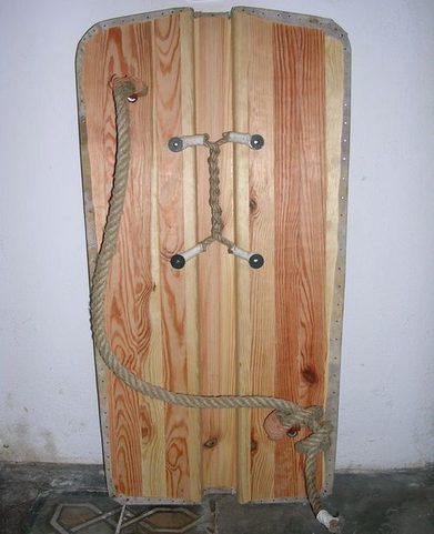 ŠTÍT PAVÉZA, 105 CM