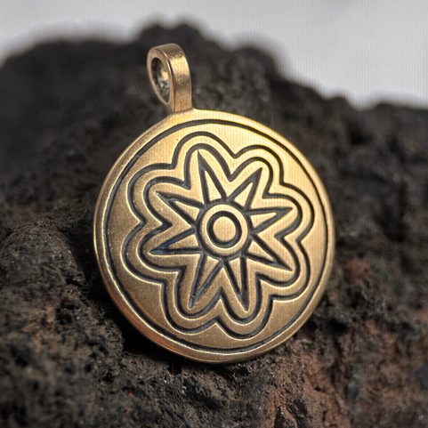 SLUNCE DOBY BRONZOVÉ IV, PŘÍVĚŠEK, BRONZ