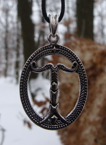 IRMINSUL, POSTŘÍBŘENÝ VIKINSKÝ TALISMAN
