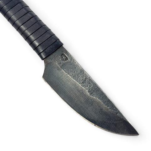 NEWGRANGE, KELTSKÝ KOVANÝ NŮŽ S POCHVOU