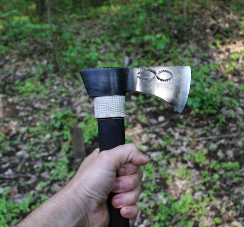 VALAŠKA, KOVANÁ SEKERA Z KARPAT