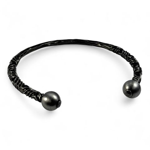 KOVANÝ TORQUES UKONČENÝ KULIČKAMI