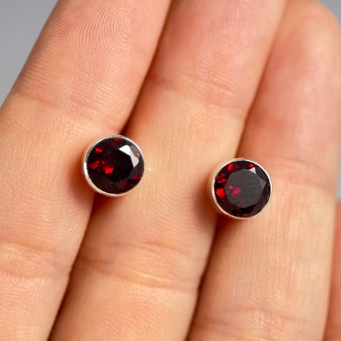 LUCIA, STŘÍBRNÉ NÁUŠNICE, GRANÁT, AG 925/1000