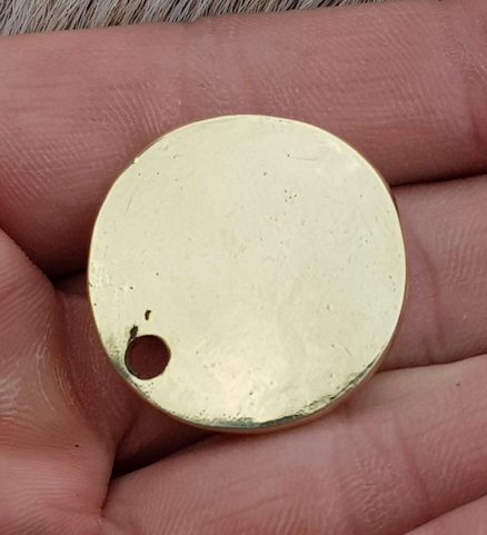 SEKERNÍCI, VÁLEČNICKÝ AMULET, SKALNÍ RYTINA TANUM, ŠVÉDSKO, MOSAZ