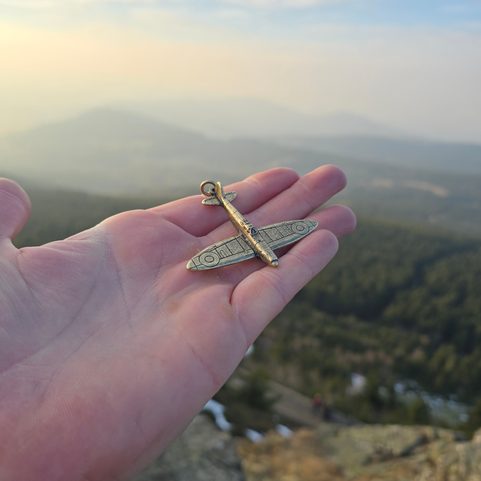 HISTORICKÝ PŘÍVĚŠEK LETADLO SUPERMARINE SPITFIRE, STAROMOSAZ