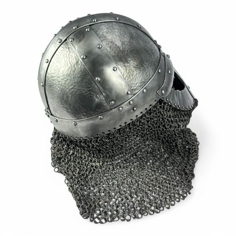 BORG, VIKINGSKÁ PŘILBA S KROUŽKOVÝM ZÁVĚSEM