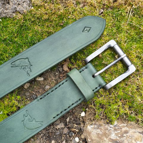 ŠTIKA, KOŽENÝ RYBÁŘSKÝ OPASEK, ZDOBENÝ