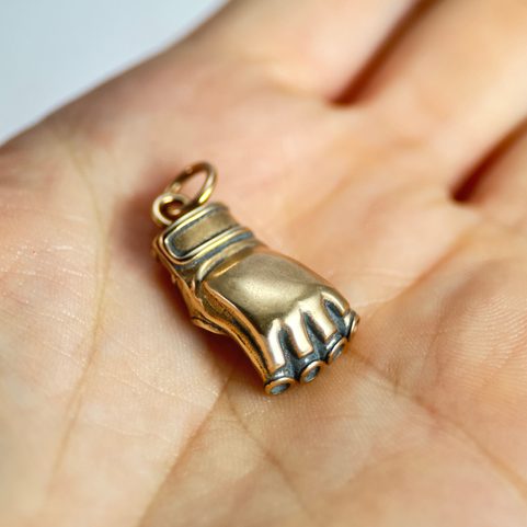 MMA RUKAVICE, PŘÍVĚSEK BRONZ