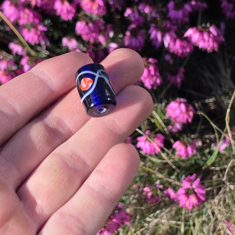 VINUTÁ PERLE, SKLENĚNÝ KORÁLEK