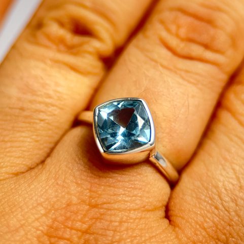 ARTCIC, PRSTEN, MODRÝ TOPAZ, STŘÍBRO 925/1000