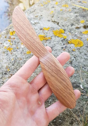 DŘEVĚNÝ NŮŽ, ROZTÍRACÍ