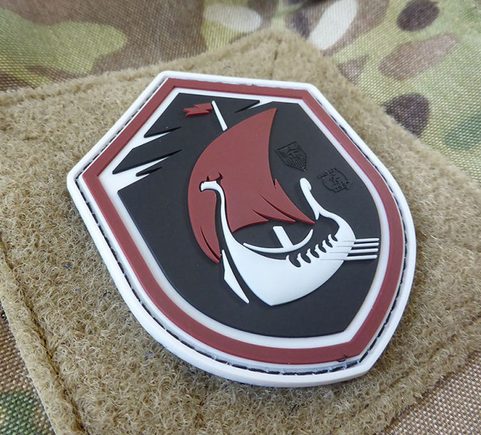 DRAKKAR V NOCI, 3D PATCH NÁŠIVKA, SUCHÝ ZIP