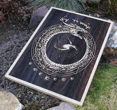 UROBOROS NÁSTĚNNÁ DEKORACE, DŘEVO 30X40CM