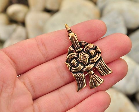VIKINSKÝ HAVRAN, JAROSLAV, RUSKO, 10. STOLETÍ, BRONZOVÝ AMULET