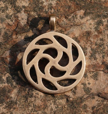 SYMBOL SLUNCE, PŘÍVĚŠEK, BRONZ