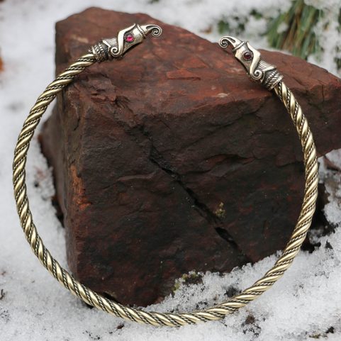 HUGINN A MUNINN, VIKINGSKÝ NÁPAŽNÍK, MOSAZ