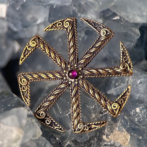 KOLOVRAT, SLOVANSKÝ SYMBOL SLUNCE, PŘÍVĚŠEK, BRONZ