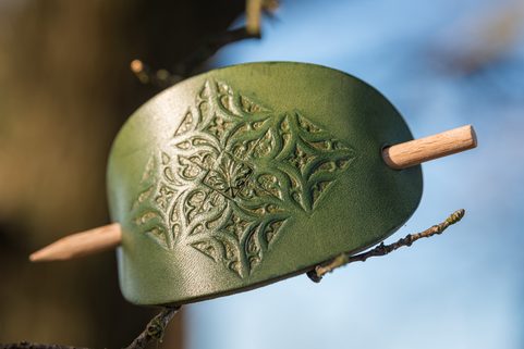 PLATAN, KOŽENÁ SPONA DO VLASŮ, ZELENÁ