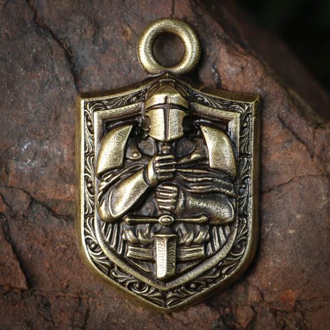 RYTÍŘ VE ZBROJI, AMULET, ZINEK STAROMOSAZ