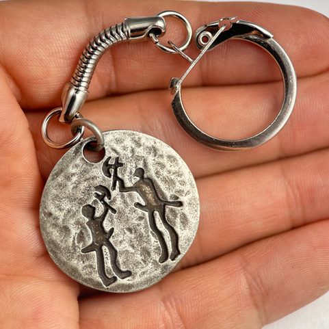 VÁLEČNÍCI KLÍČENKA, VÁLEČNICKÝ AMULET, SKALNÍ RYTINA TANUM, ŠVÉDSKO, ZINEK
